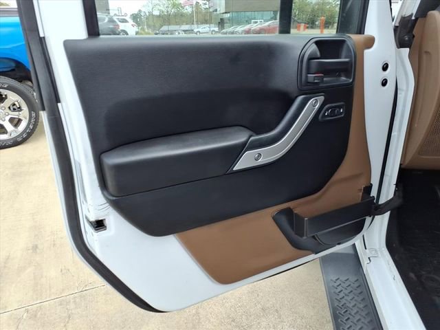 Used 2017 Jeep Wrangler Unlimited Sahara w/ Connectivity Group image 22