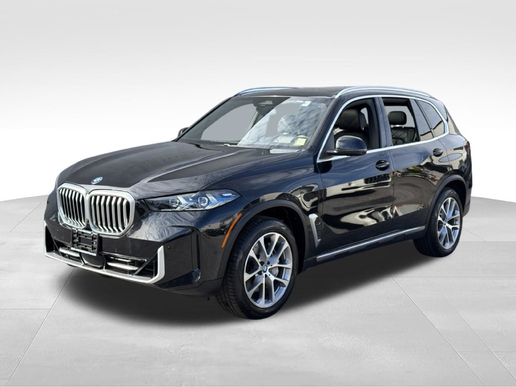Used 2024 BMW X5 xDrive50e w/ Premium Package AWD/4WD image 3