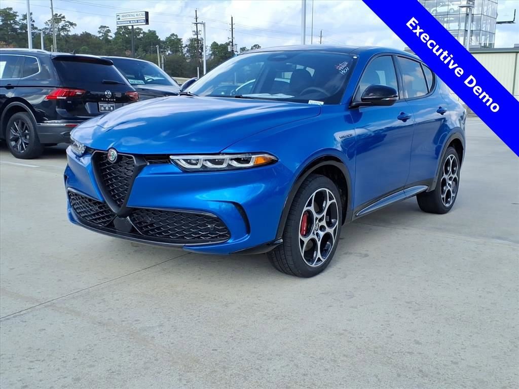 New 2025 Alfa Romeo Tonale Veloce w/ Premium Package AWD/4WD image 2