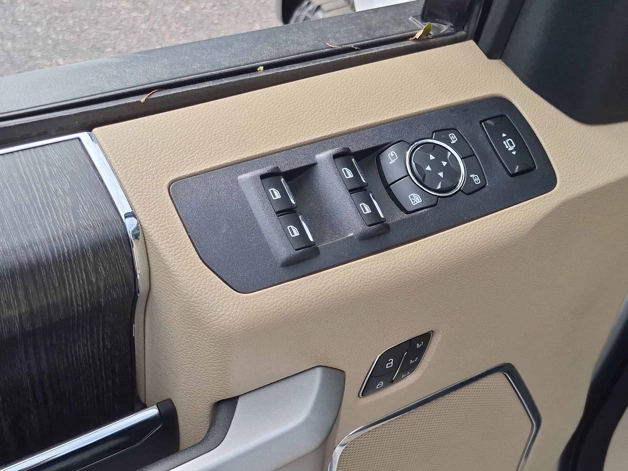 Used 2020 Ford F350 Lariat w/ Lariat Ultimate Package AWD/4WD image 12
