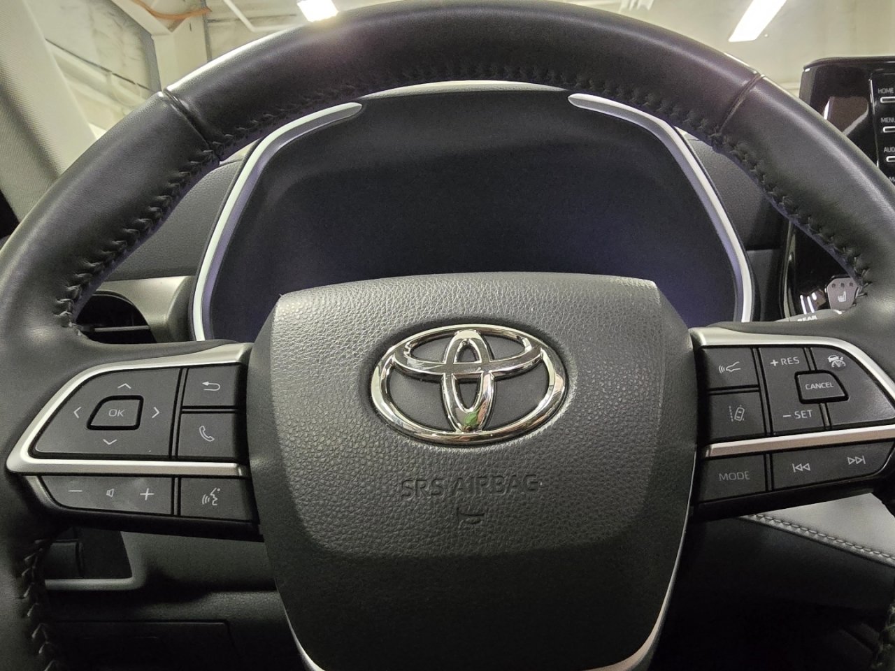 Used 2022 Toyota Highlander XLE image 27