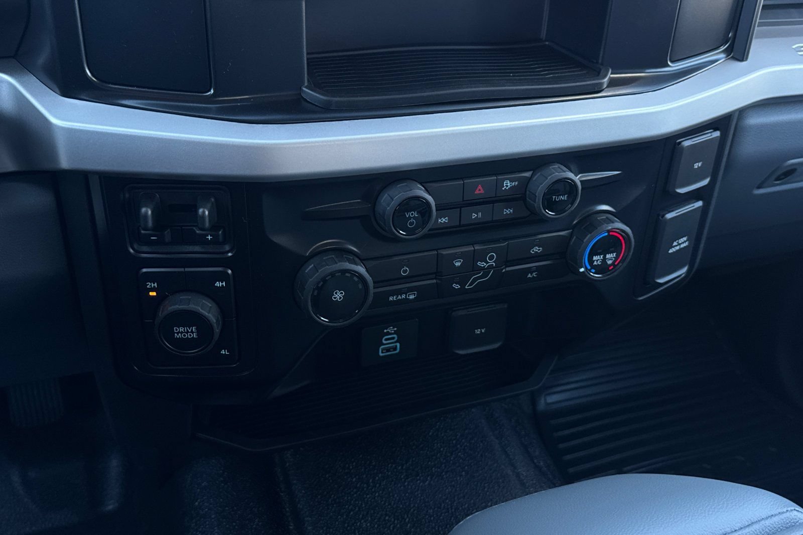 New 2025 Ford F550 4x4 Crew Cab Super Duty image 18