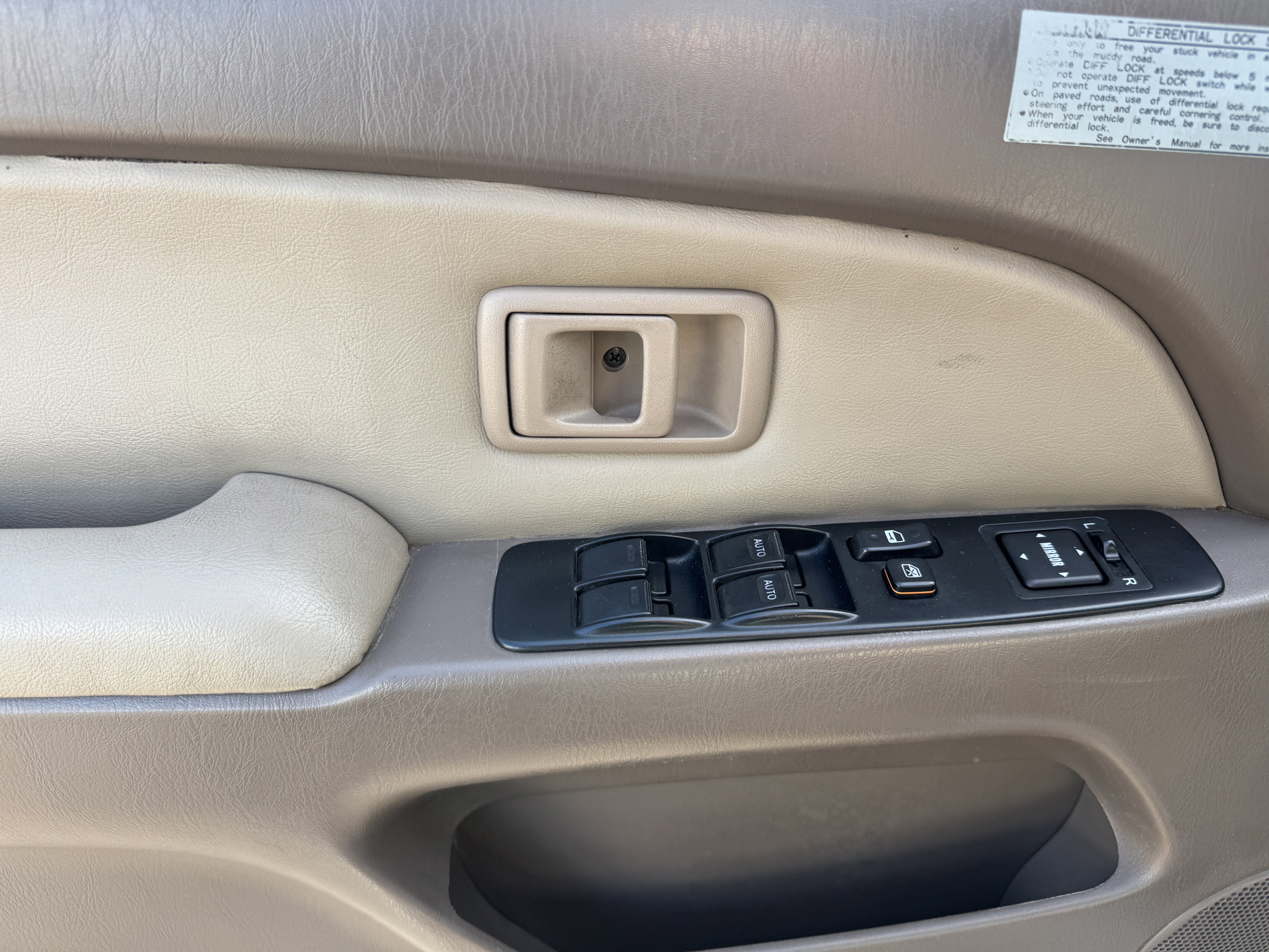 Used 2000 Toyota 4Runner SR5 AWD/4WD image 18
