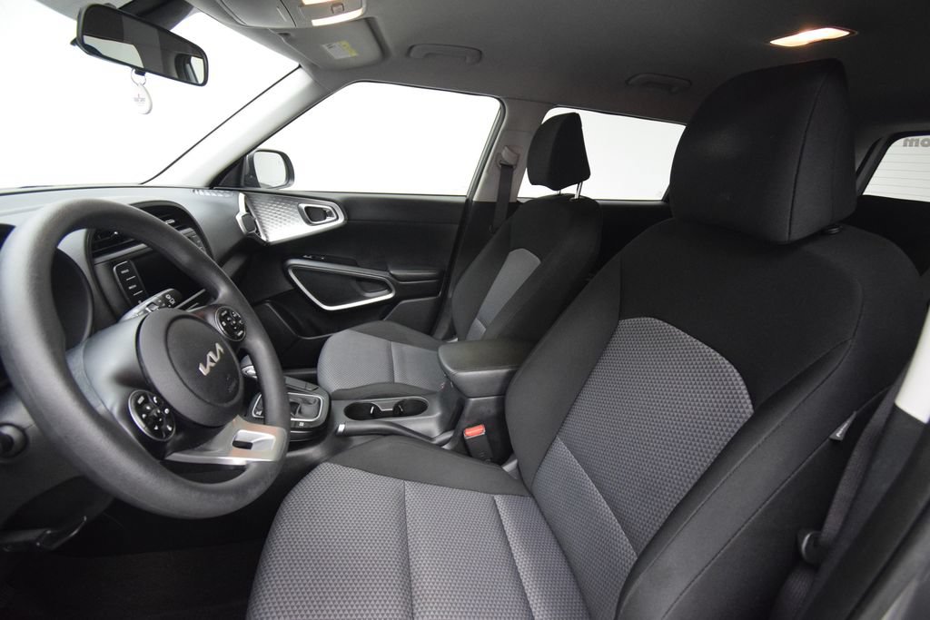 Used 2022 Kia Soul LX w/ Technology Package FWD image 11