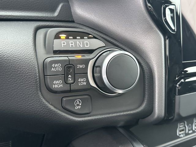 New 2026 RAM 1500 4x4 Crew Cab image 33