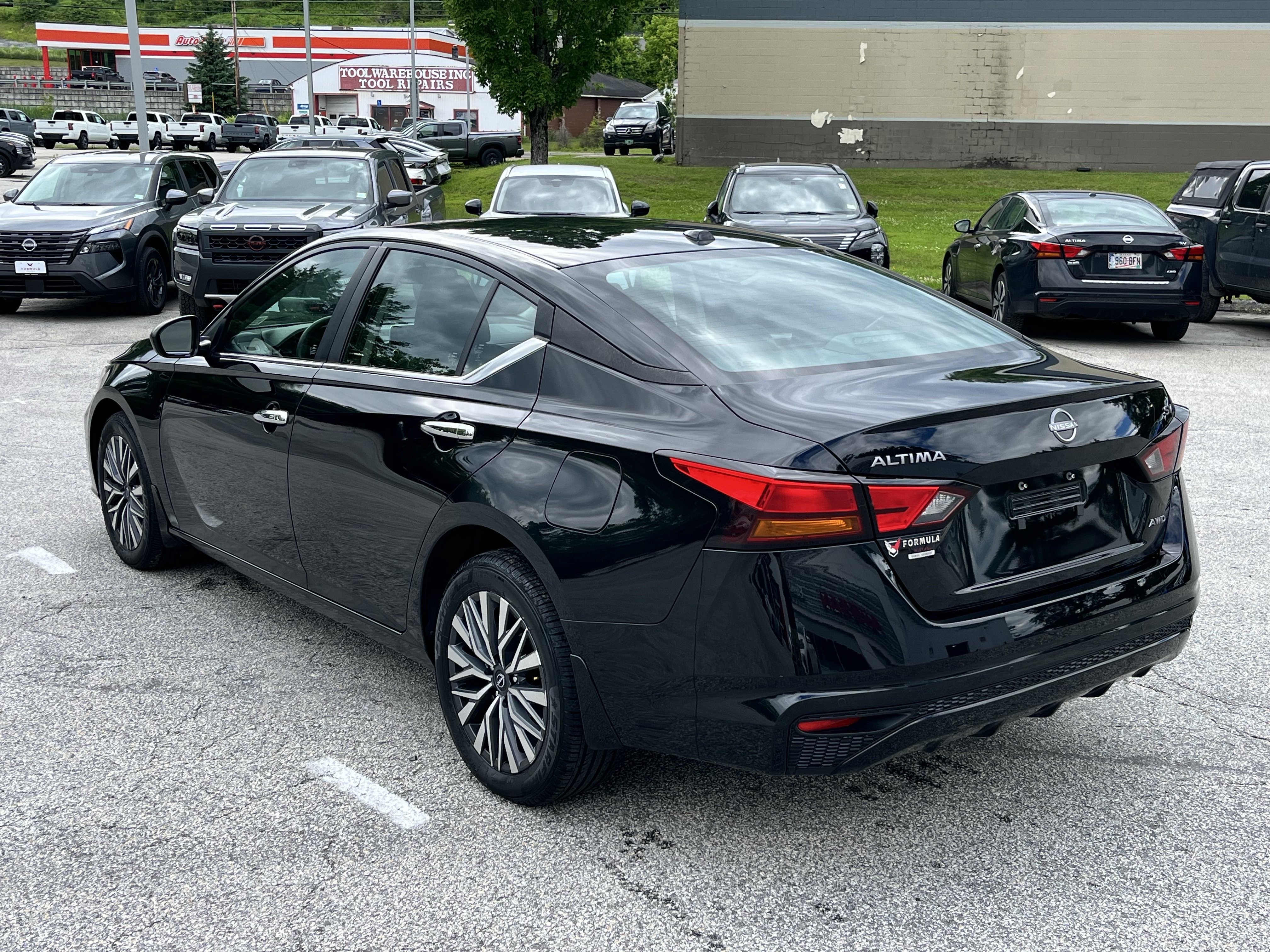 Used 2024 Nissan Altima 2.5 SV AWD/4WD image 5