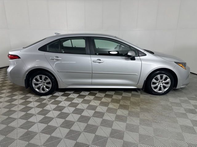 Used 2023 Toyota Corolla LE image 4