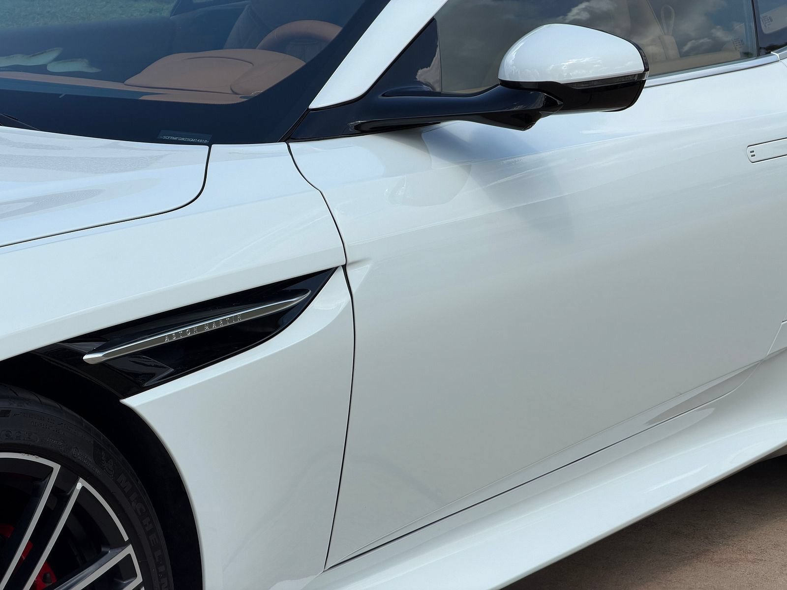 Used 2025 Aston Martin DB12 Convertible RWD image 13