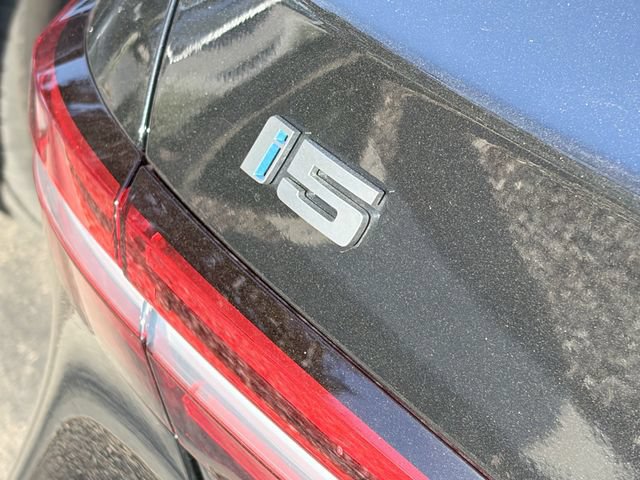 Used 2026 BMW i5 eDrive40 w/ Premium Package RWD image 8