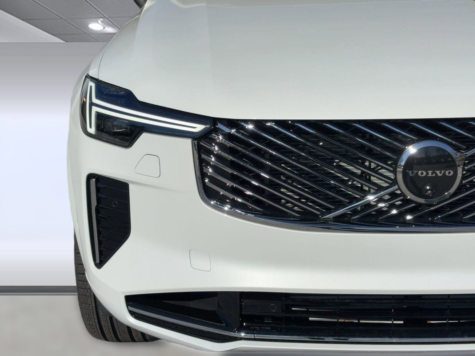 New 2026 Volvo XC90 T8 Plus w/ Protection Package image 28