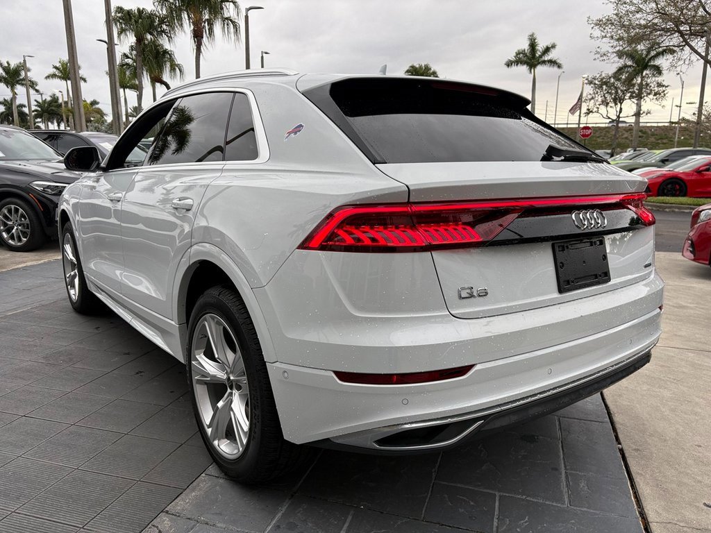 Used 2023 Audi Q8 Premium image 10