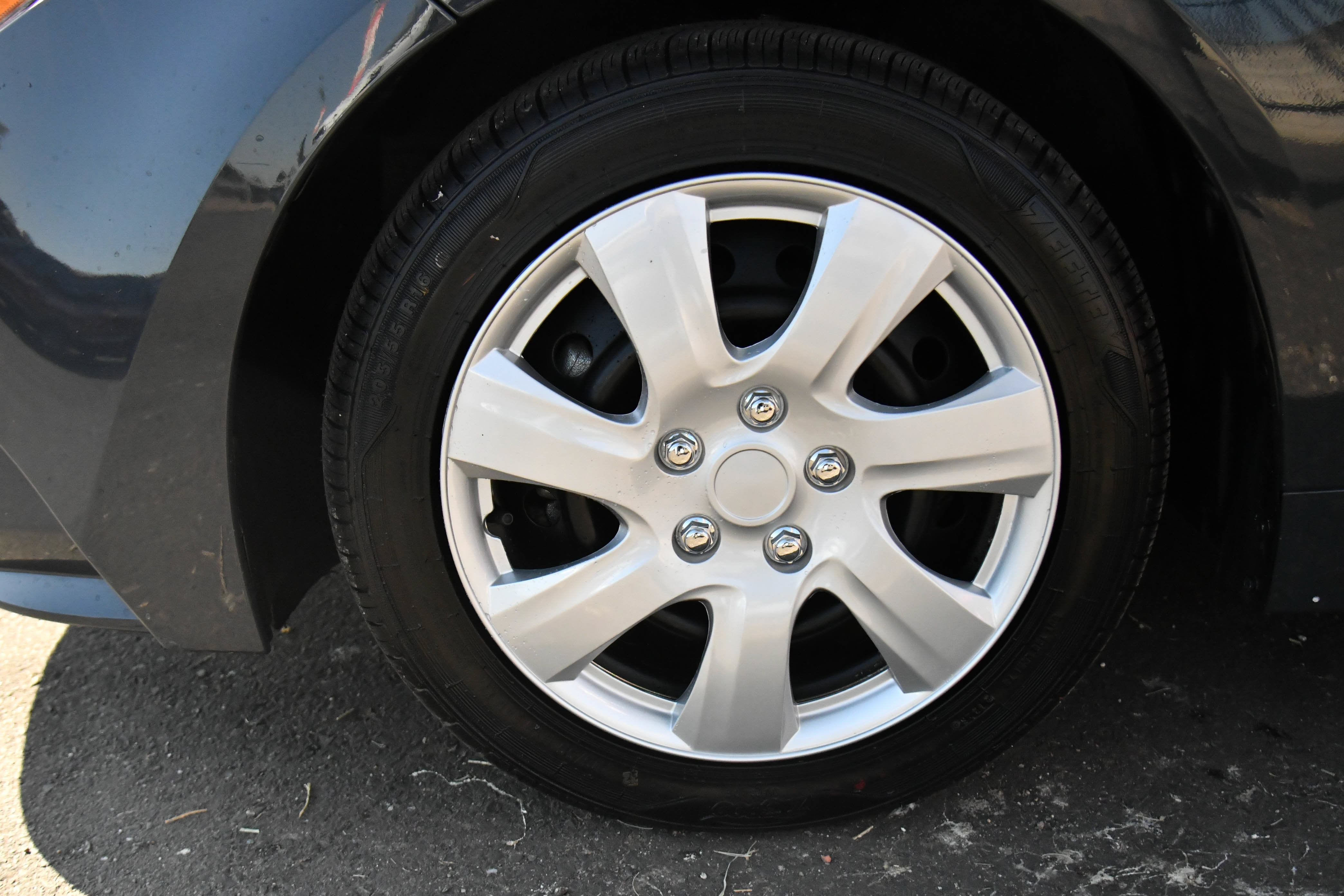 Used 2025 Toyota Corolla LE FWD image 12