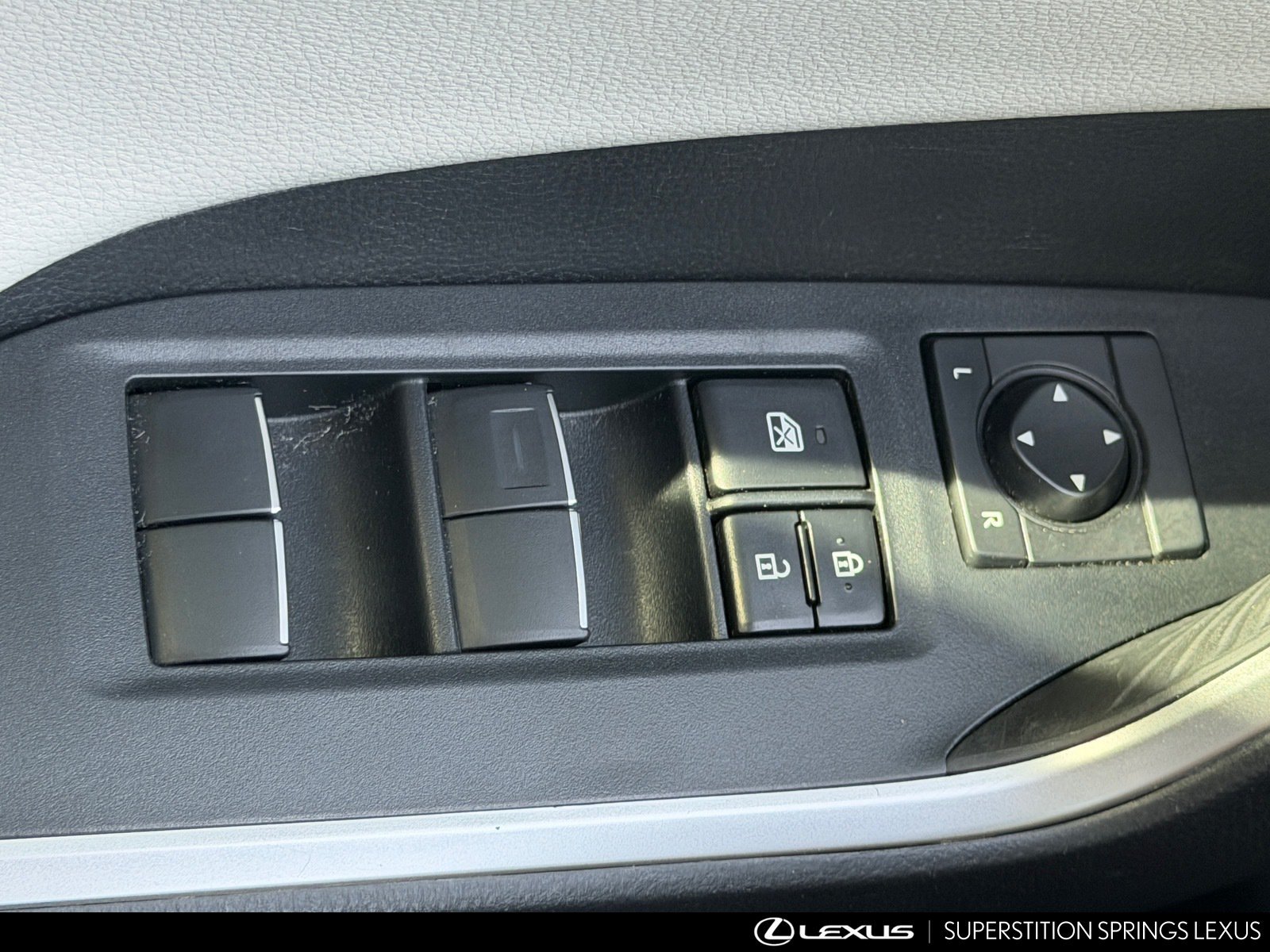 Used 2020 Toyota RAV4 Limited AWD/4WD image 17