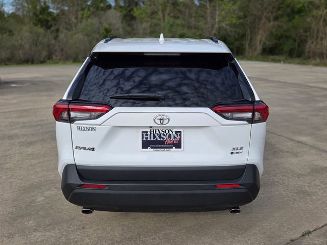 Used 2025 Toyota RAV4 XLE w/ Convenience Package image 4