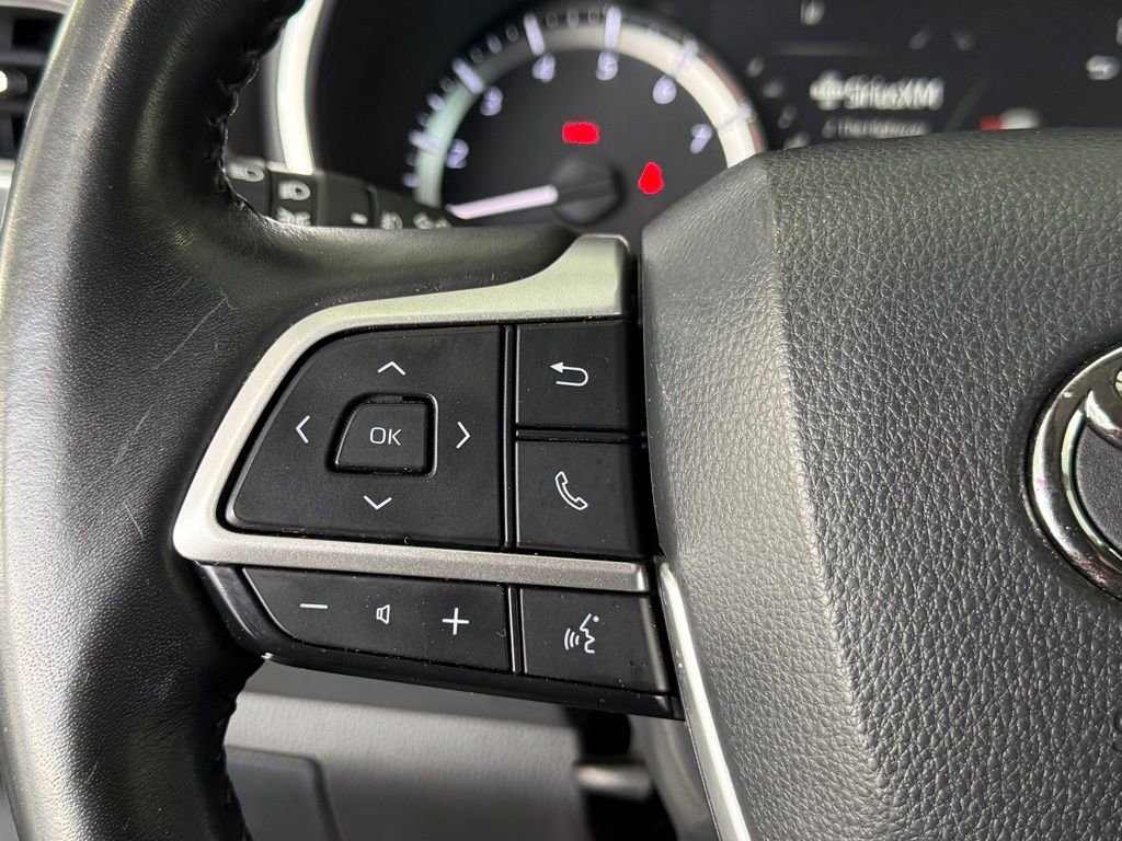 Used 2024 Toyota Highlander XLE AWD/4WD image 27