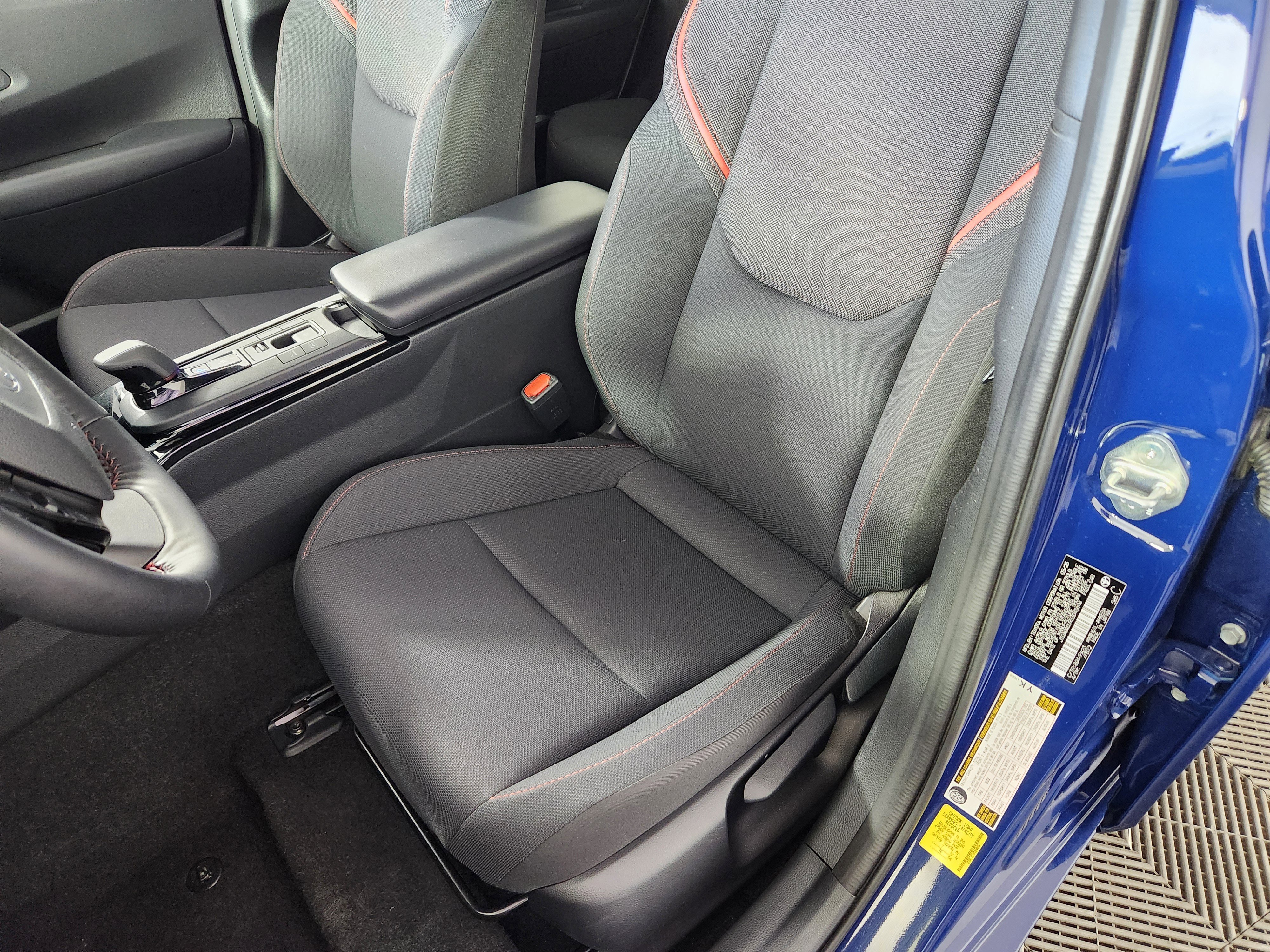 Used 2025 Toyota Prius Plug-In Hybrid image 12