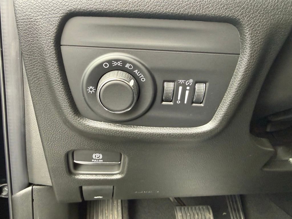 New 2025 Jeep Grand Cherokee Laredo w/ Luxury Tech Group I image 15