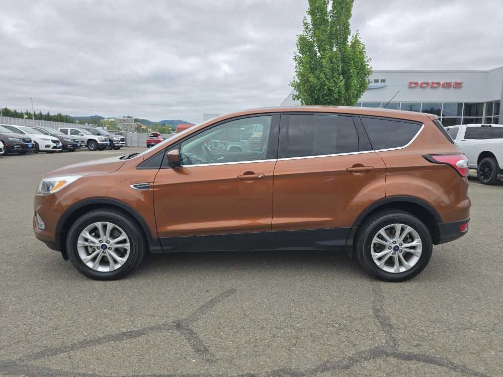 Used 2017 Ford Escape SE AWD/4WD image 2