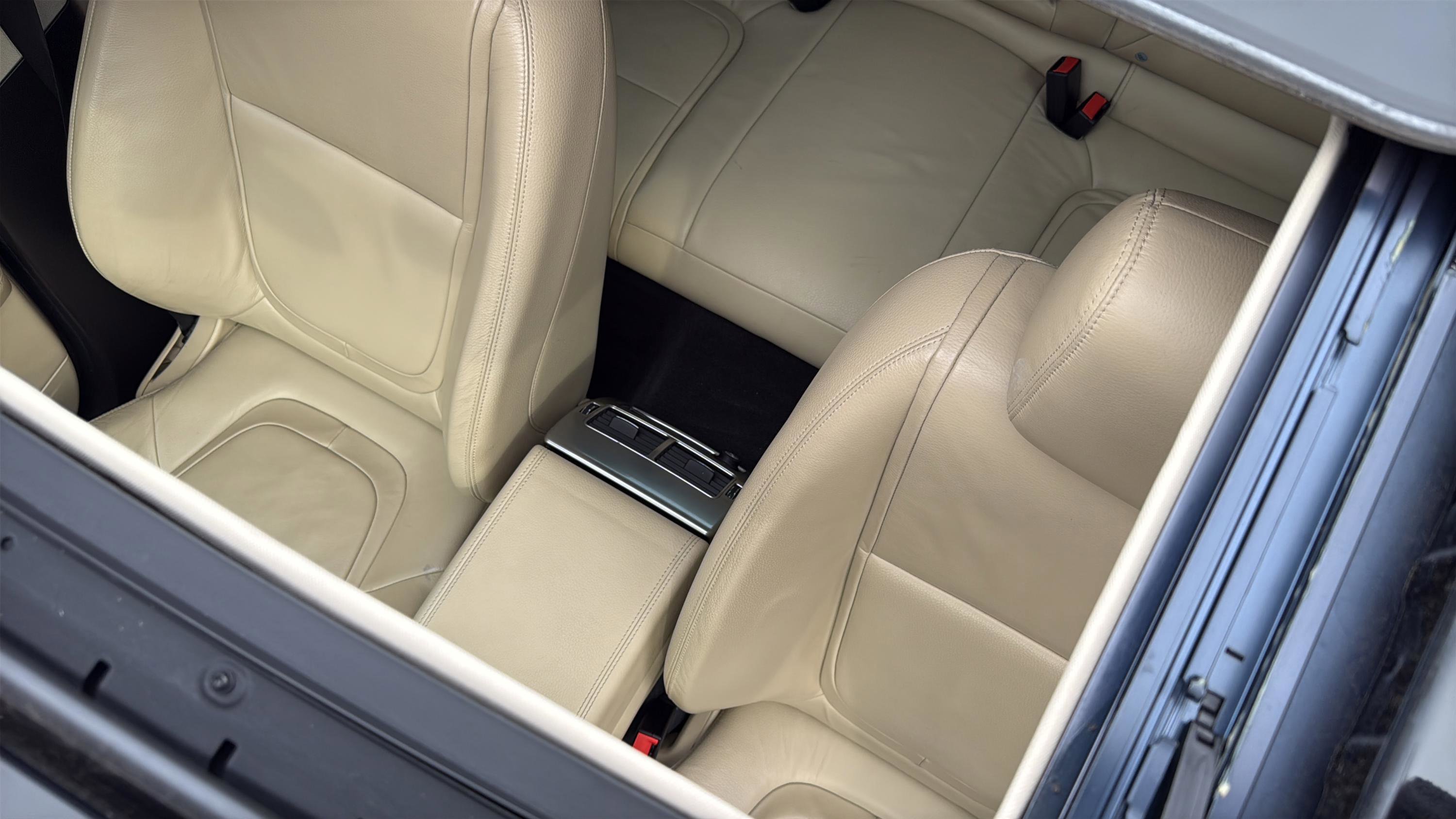 Used 2012 Jaguar XF image 16