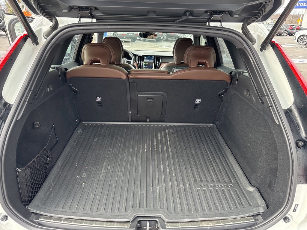 Certified 2024 Volvo XC60 B5 Ultimate w/ Protection Package Premier image 41
