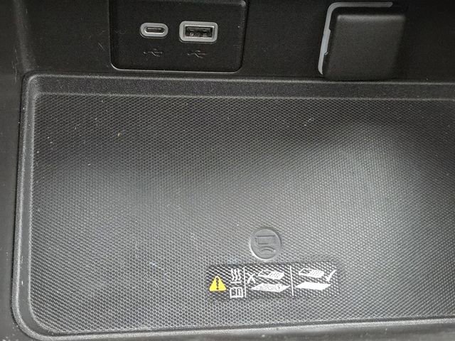 Used 2021 Chevrolet Tahoe Premier w/ Premium Package image 9