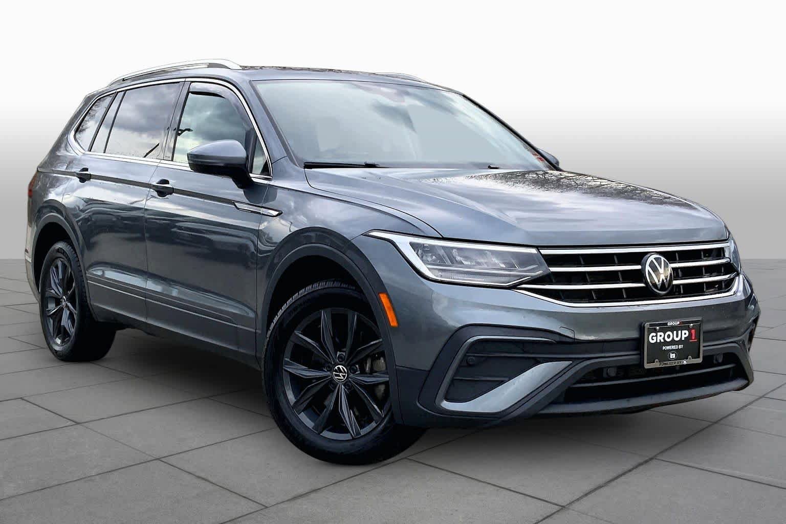 Used 2024 Volkswagen Tiguan SE AWD/4WD image 3