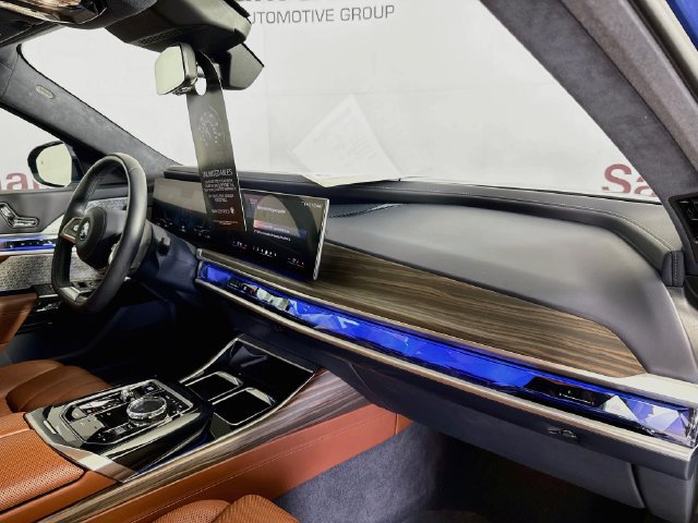 Certified 2023 BMW i7 xDrive60 w/ Executive Package 2 AWD/4WD image 31