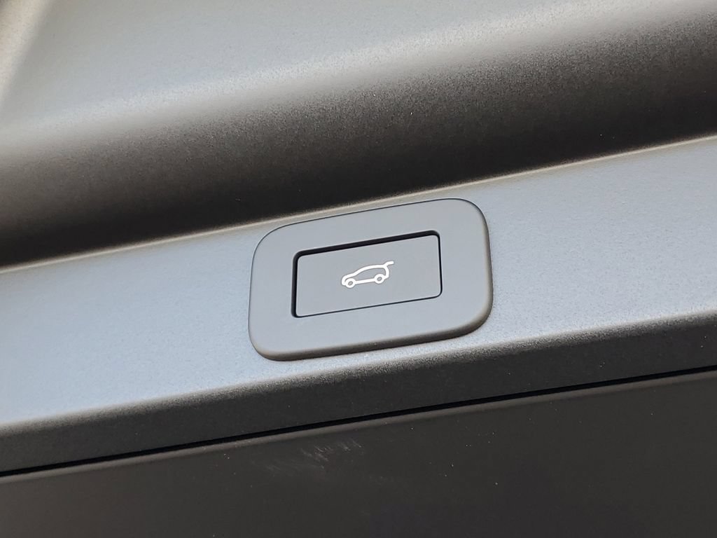 New 2026 Land Rover Range Rover Long Wheelbase SE AWD/4WD image 9