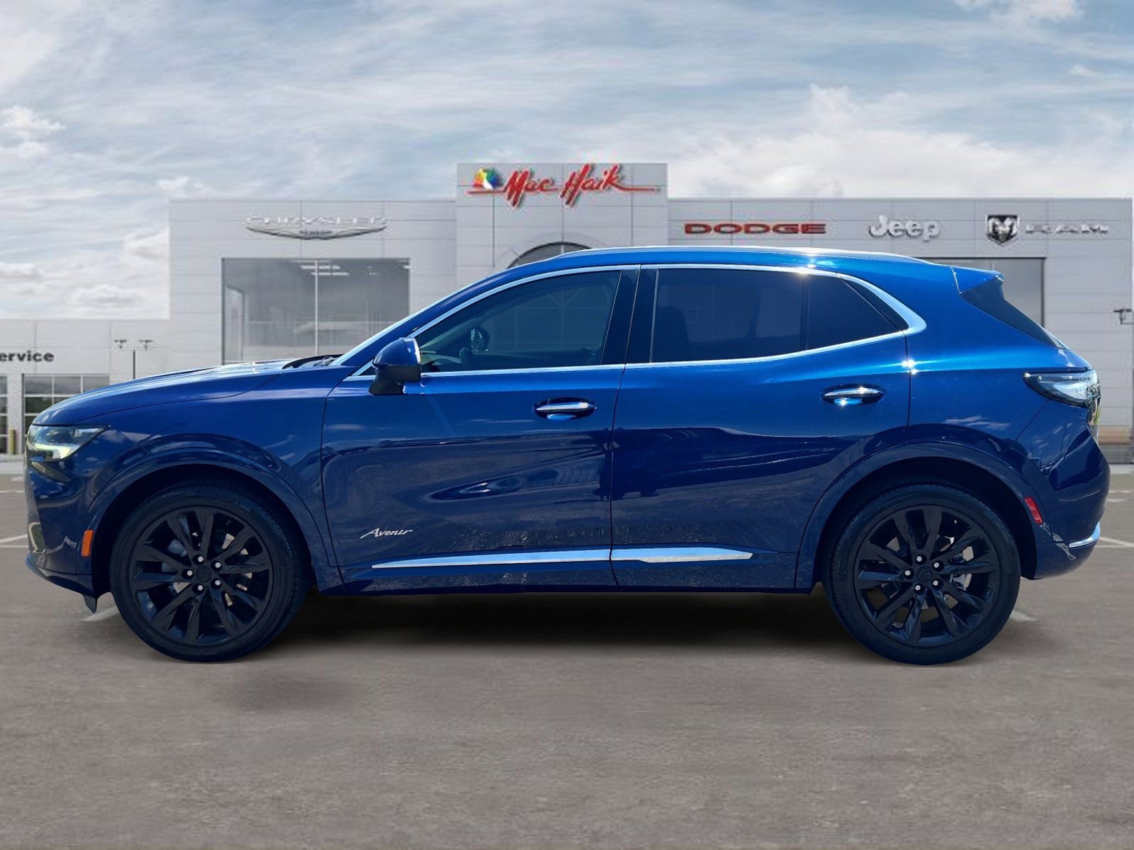 Used 2023 Buick Envision Avenir FWD image 2