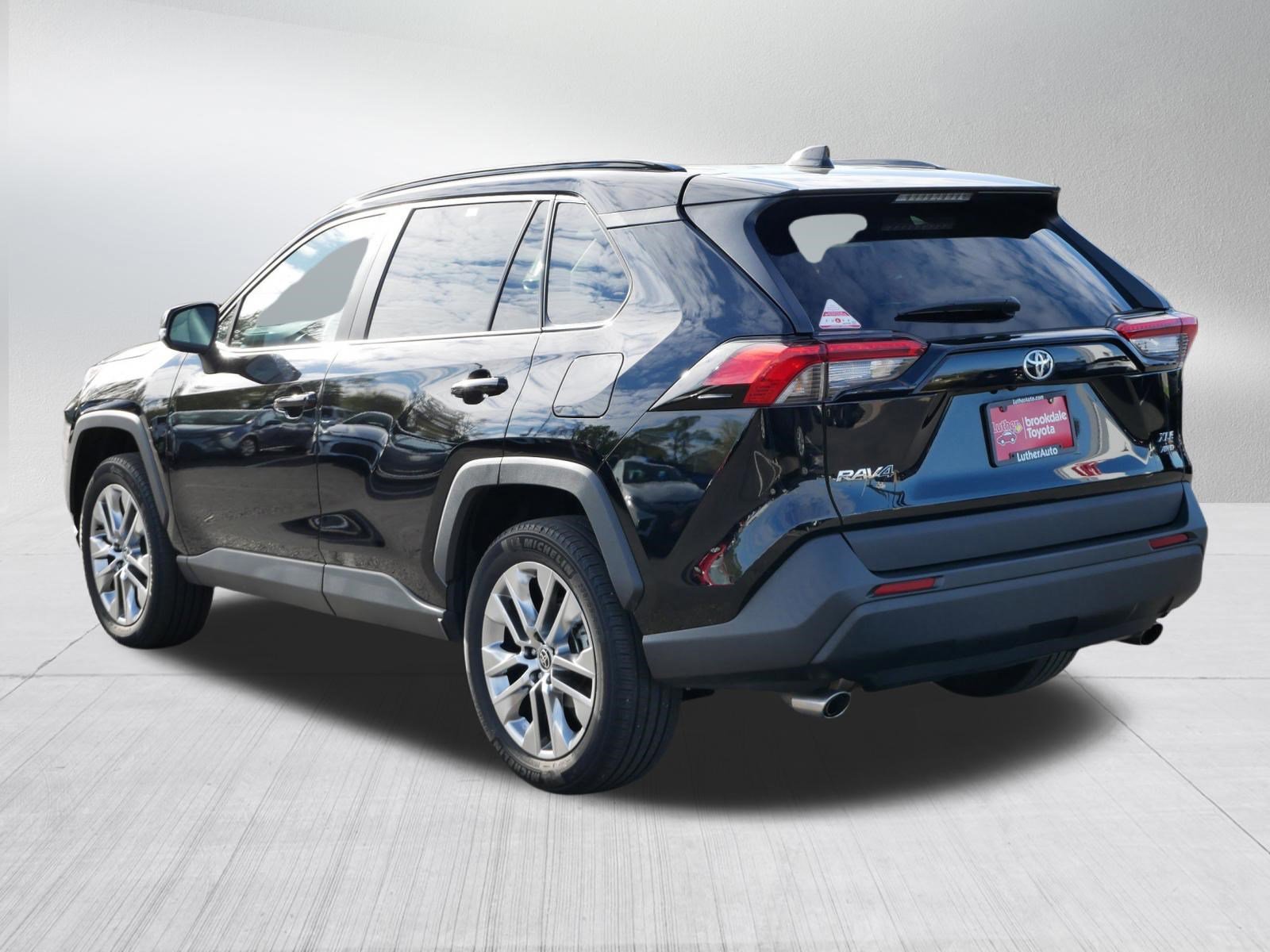 Used 2022 Toyota RAV4 XLE Premium AWD/4WD image 5