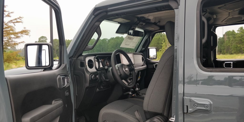 New 2025 Jeep Gladiator Sport image 31