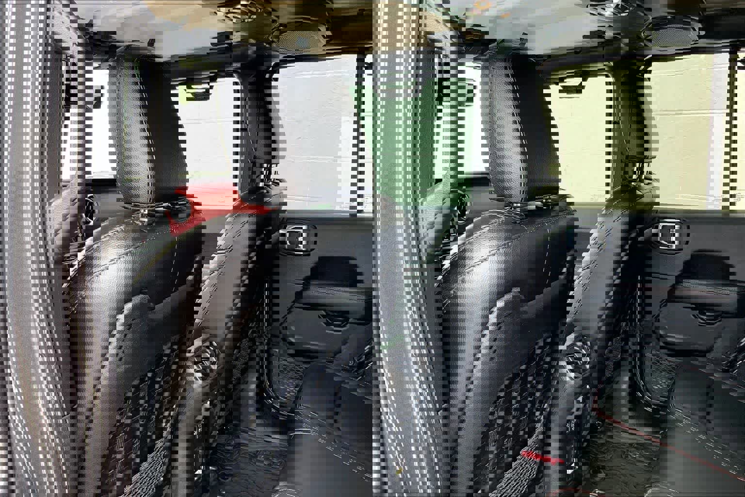 Used 2021 Jeep Wrangler Unlimited Rubicon w/ Xtreme Recon 35" Tire Package image 13