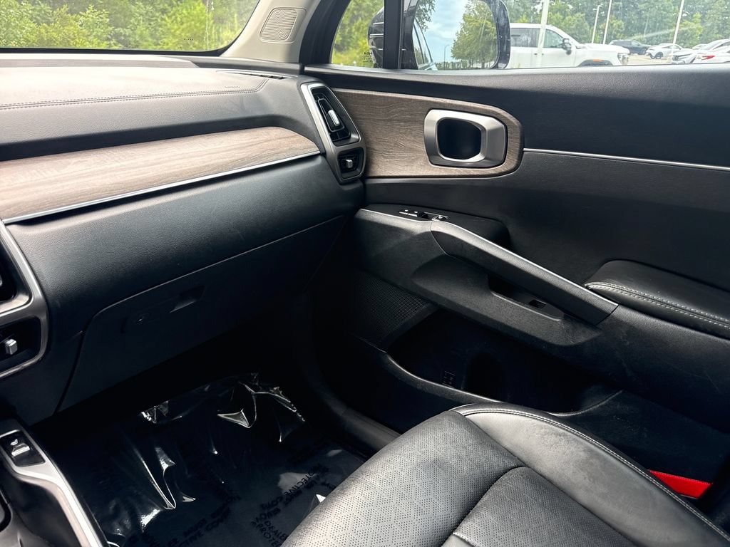 Used 2023 Kia Sorento EX w/ Panoramic Sunroof Package FWD image 17