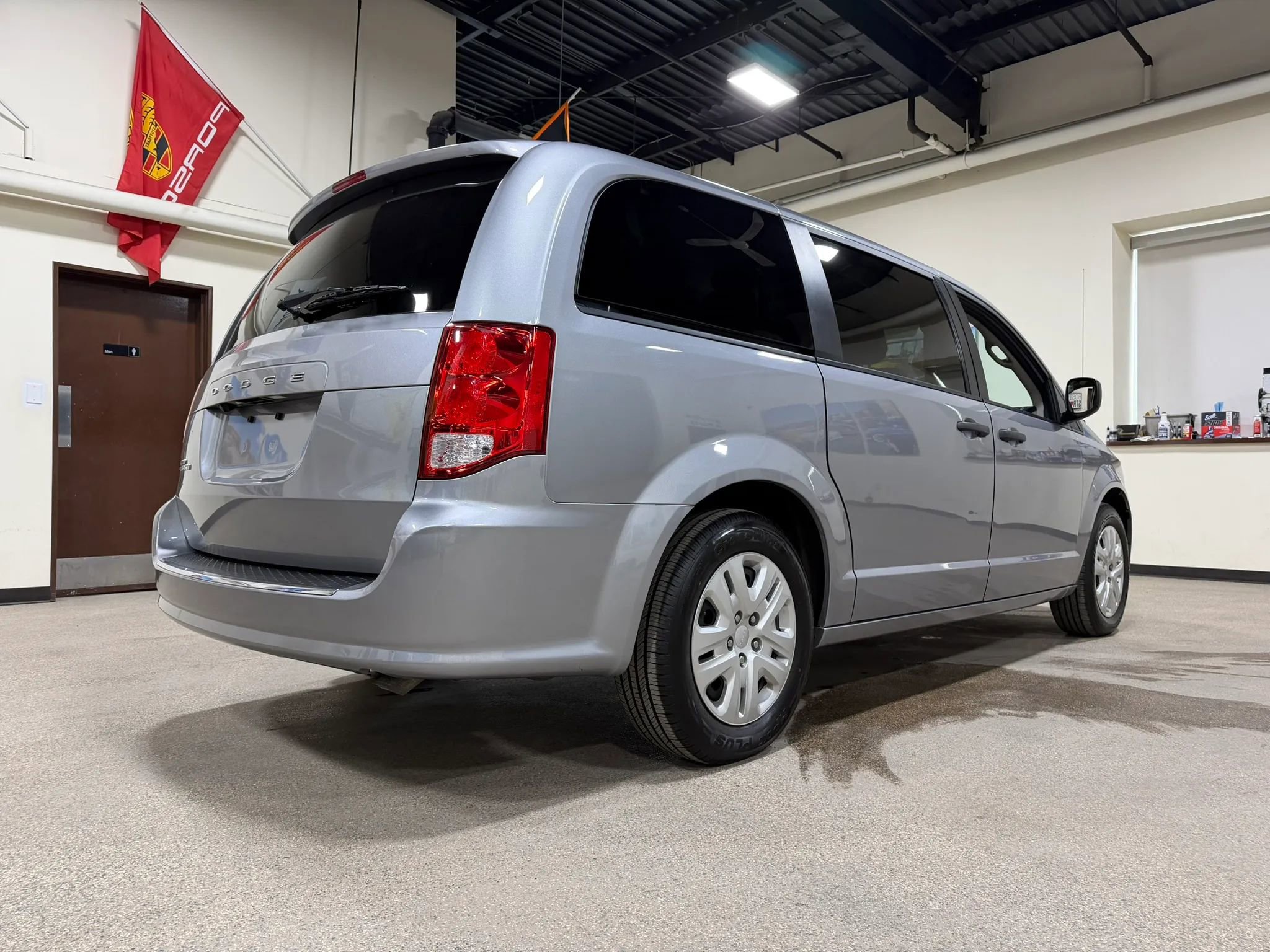 Used 2019 Dodge Grand Caravan SE image 9