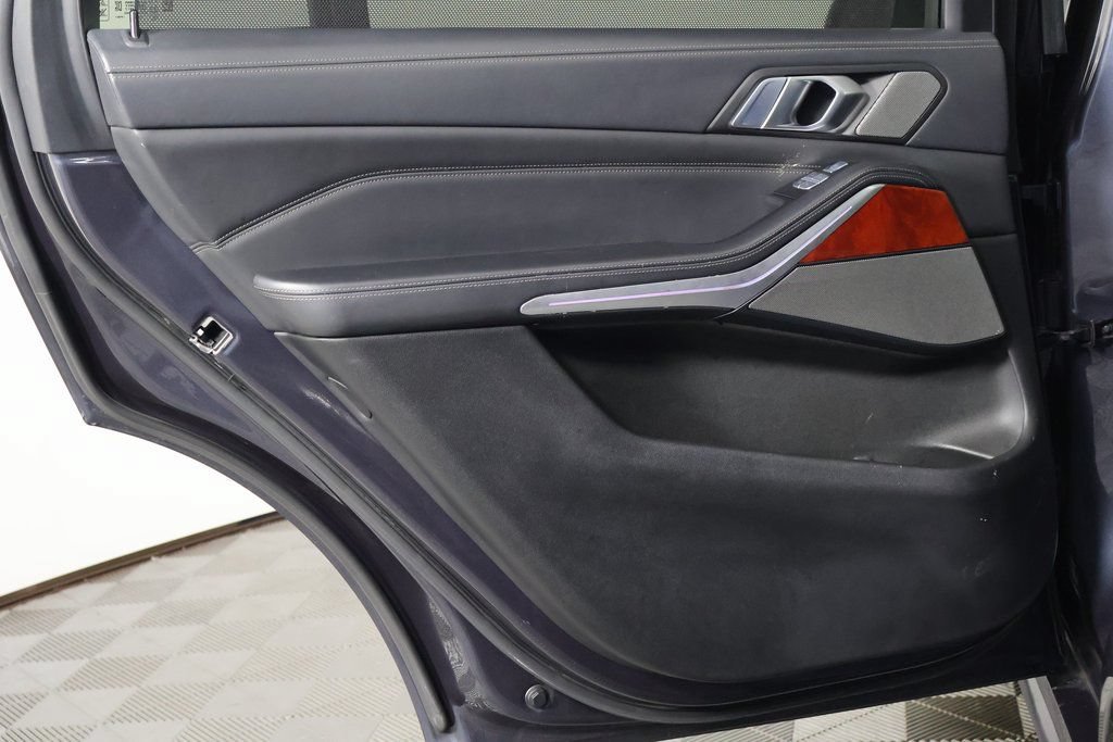 Used 2022 BMW ALPINA XB7 AWD/4WD image 14