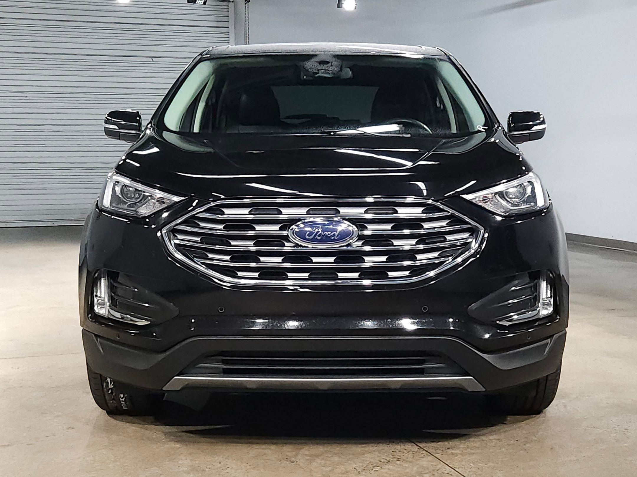 Used 2024 Ford Edge Titanium image 2