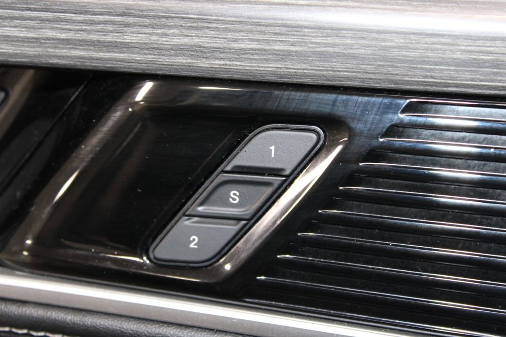 Used 2024 Jeep Wagoneer Series III AWD/4WD image 53