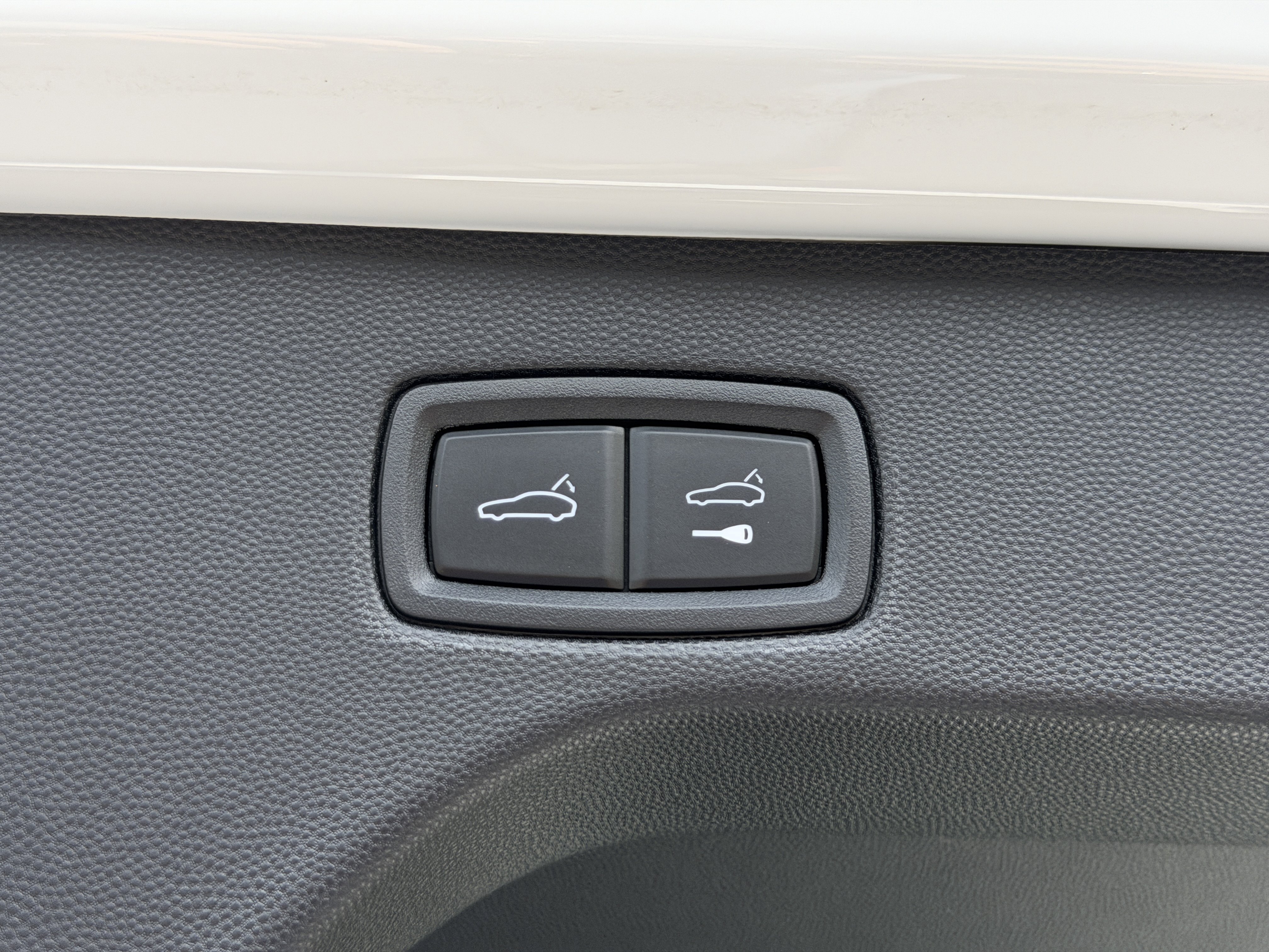 Certified 2024 Porsche Macan Turbo Electric image 14