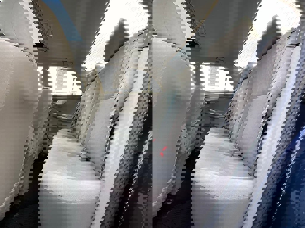 Used 2013 Toyota Corolla LE image 12