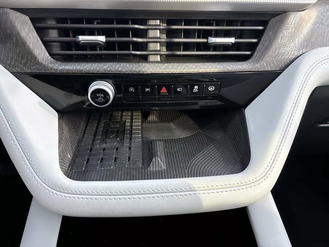 Used 2025 Ford Explorer Platinum w/ Ultimate Package image 27