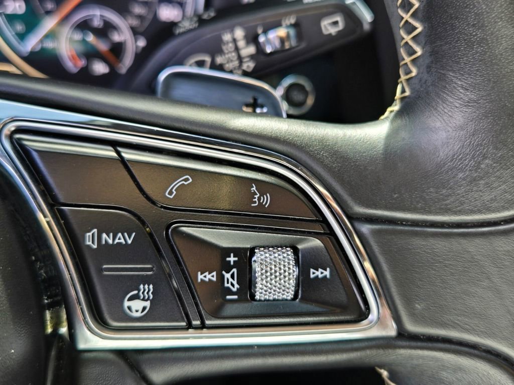 Used 2018 Bentley Bentayga image 28