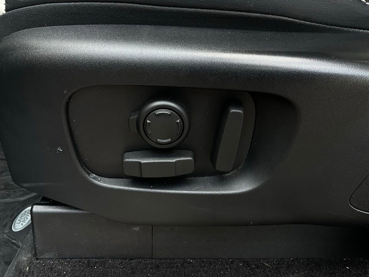 Used 2022 Land Rover Discovery S R-Dynamic image 11