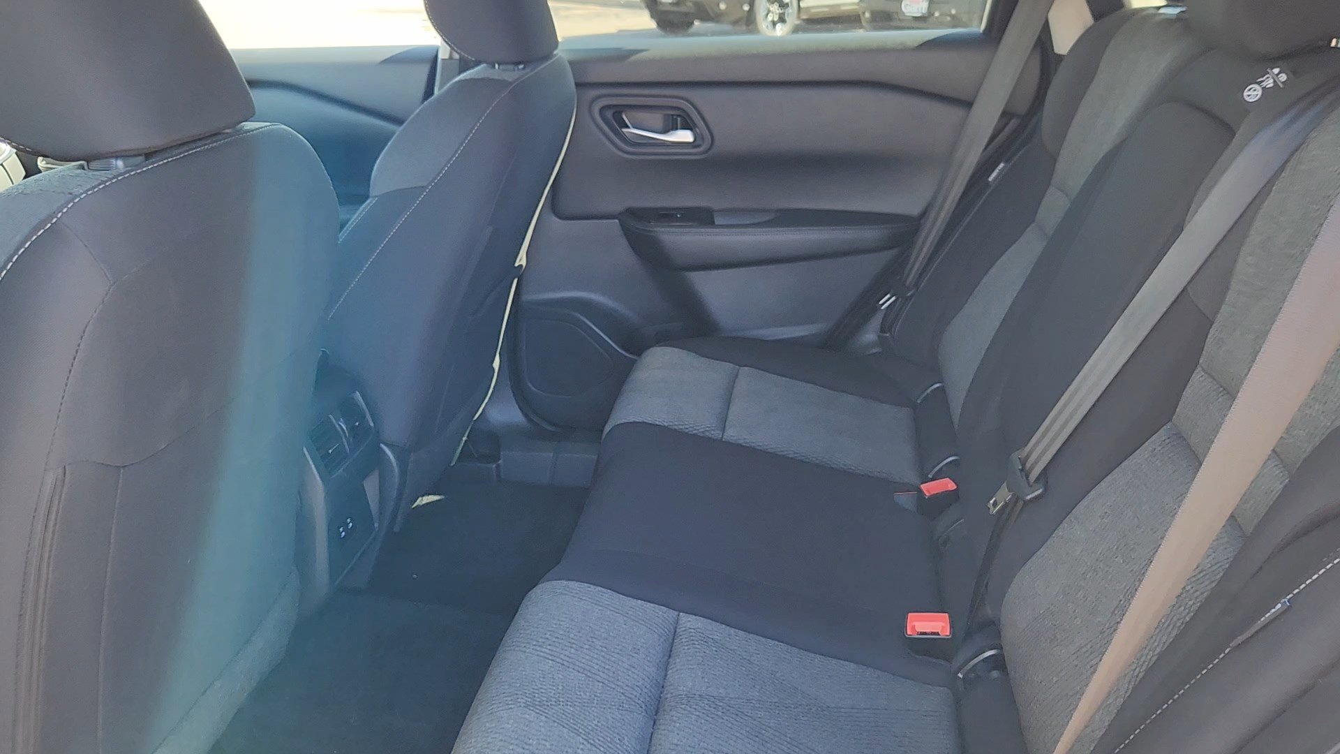 Used 2025 Nissan Rogue SV image 24