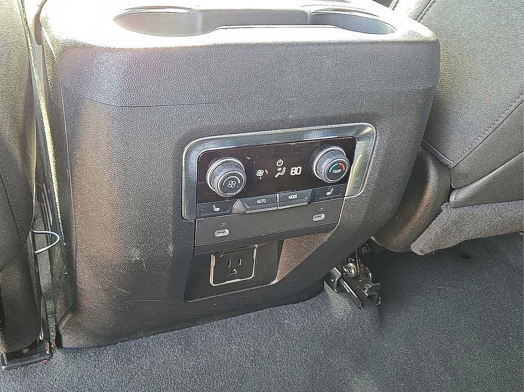 Used 2024 Chevrolet Suburban Premier image 17