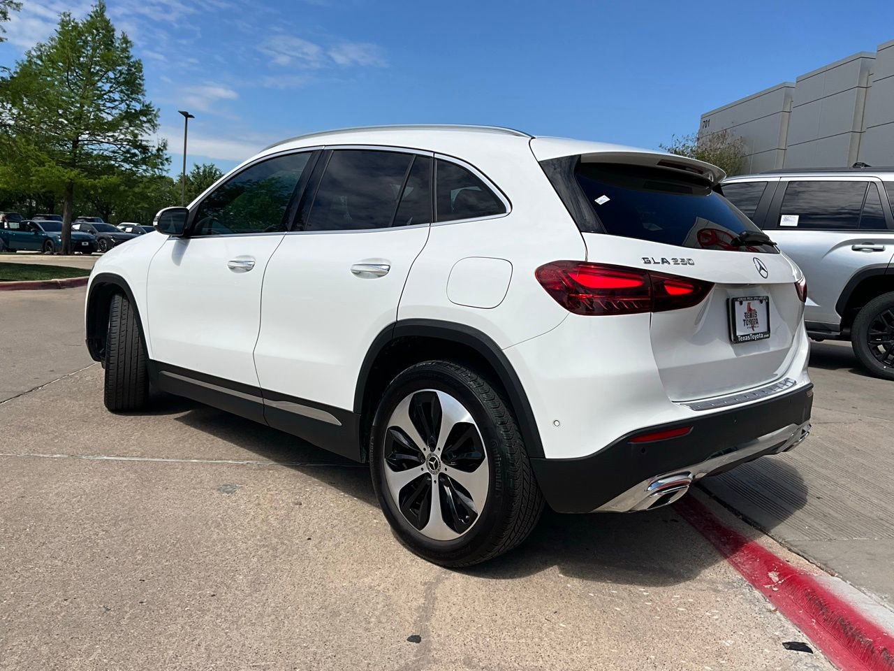 Used 2025 Mercedes-Benz GLA 250 image 8