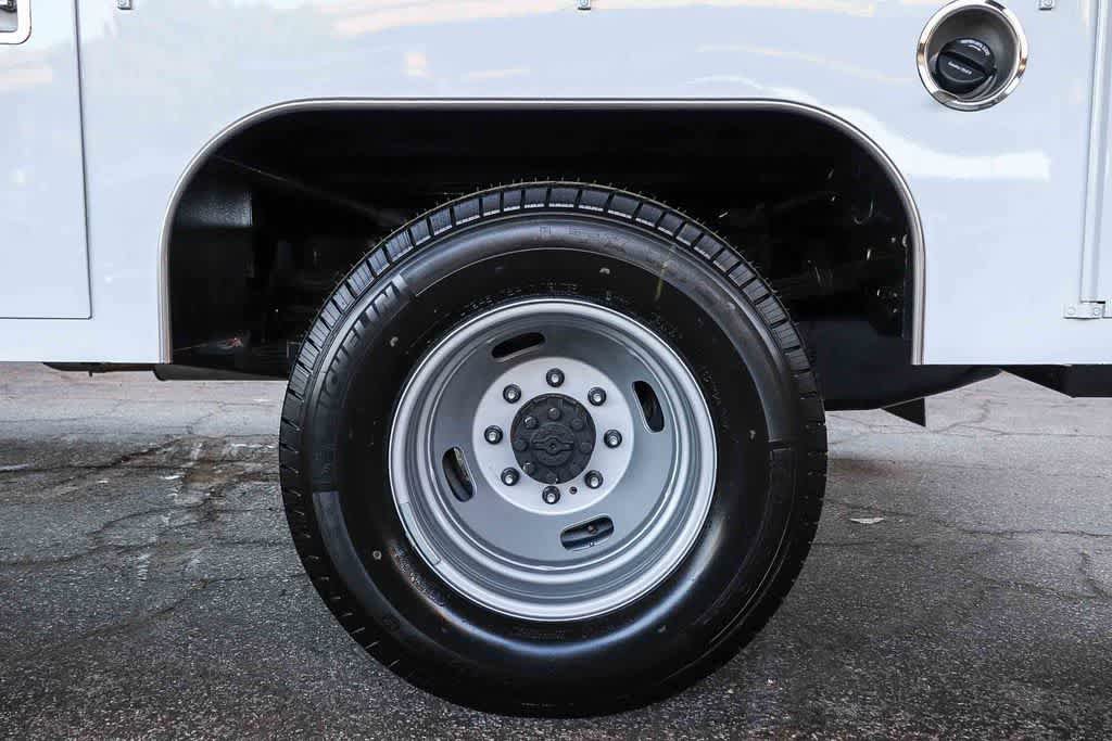 New 2026 Ford F350 XL w/ XL Chrome Package image 10