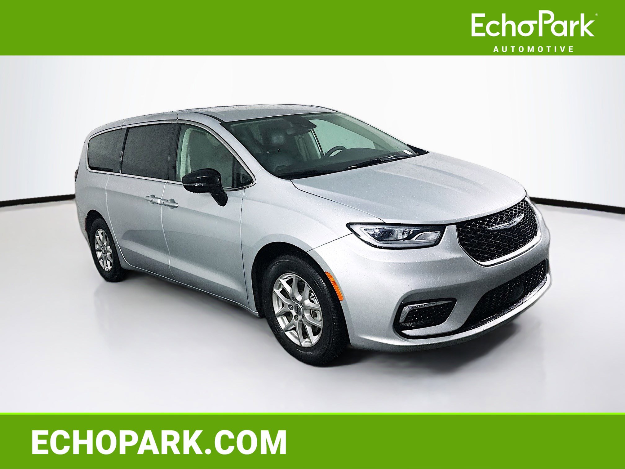 Used 2024 Chrysler Pacifica Touring-L image 1