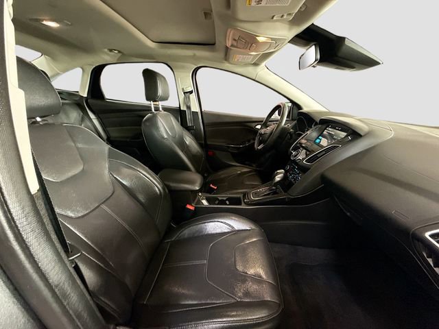 Used 2017 Ford Focus Titanium w/ Titanium Technology Package image 29