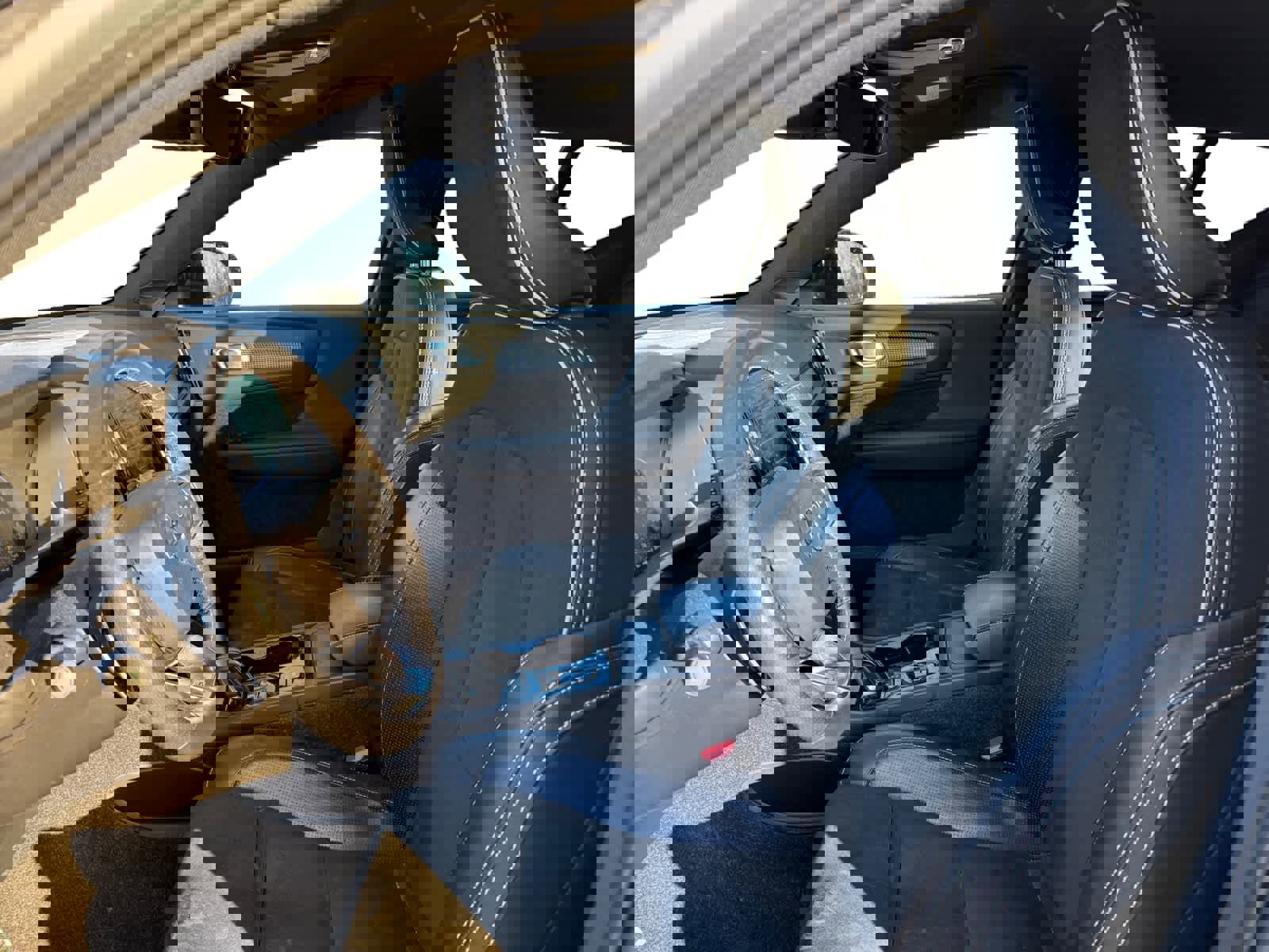 Used 2019 Volvo XC40 T5 R-Design image 10