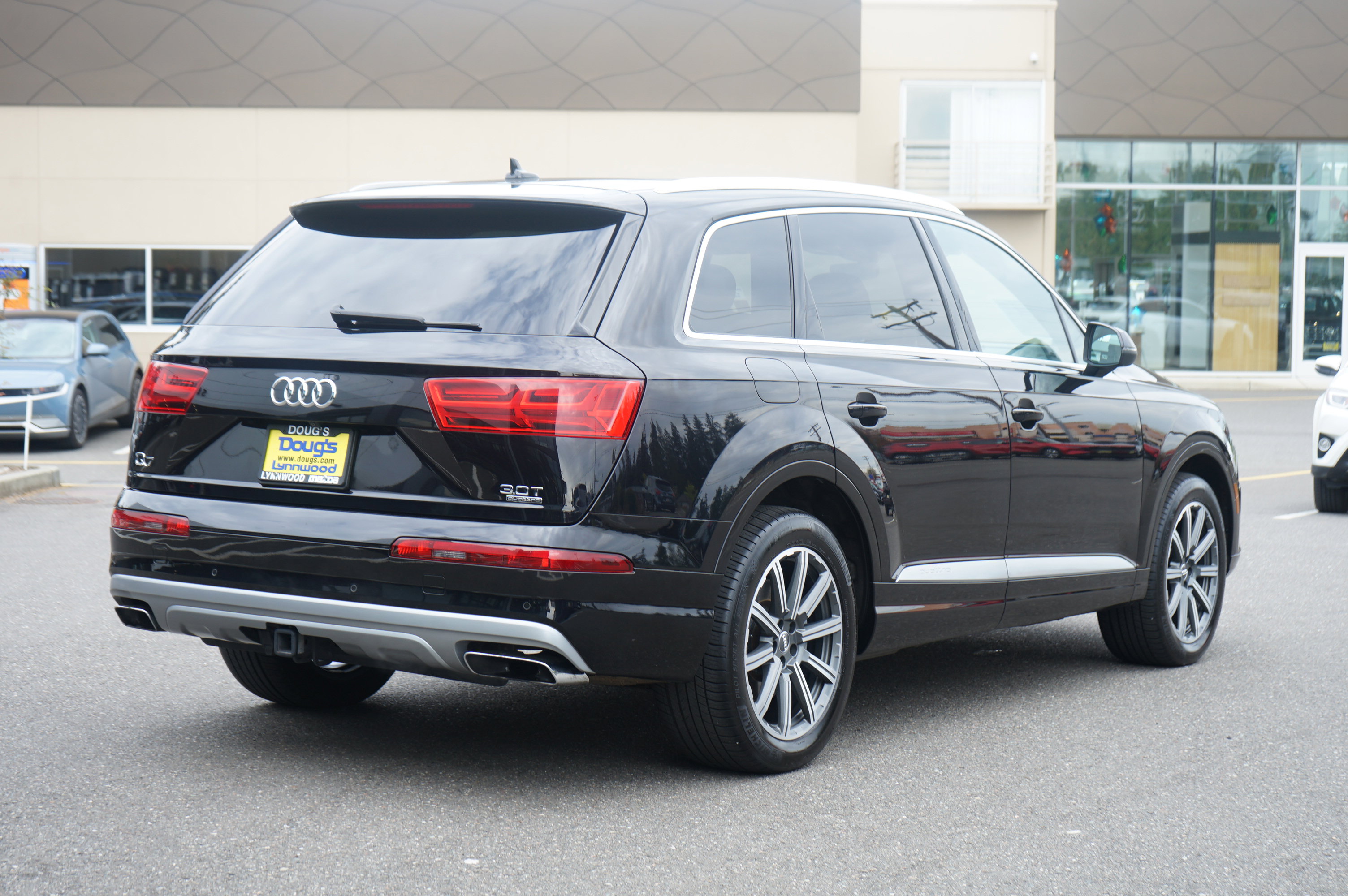 Used 2017 Audi Q7 3.0T Premium Plus image 3